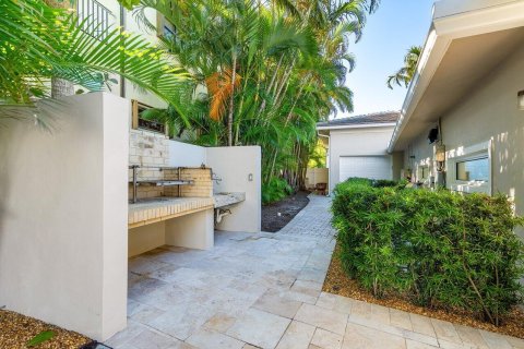 Villa ou maison à louer à Lantana, Floride: 4 chambres, 277.5 m2 № 945602 - photo 1