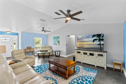 House in Kissimmee, Florida 3 bedrooms, 156.73 sq.m. № 2113821 - photo 9