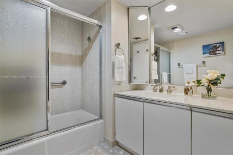Купить кондоминиум в Майами, Флорида 3 спальни, 150.87м2, № 1821545 - фото 21