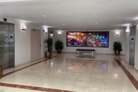 Condo in Miami, Florida, 1 bedroom  № 2031004 - photo 19