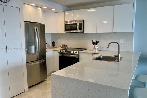 Condo in Miami, Florida, 1 bedroom  № 2031004 - photo 9