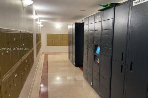 Condo in Miami, Florida, 1 bedroom  № 2031004 - photo 21