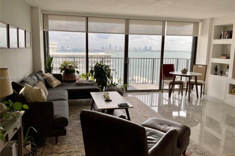 Condo in Miami, Florida, 1 bedroom  № 2031004 - photo 3