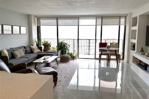 Condo in Miami, Florida, 1 bedroom  № 2031004 - photo 4