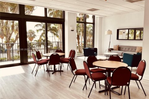 Condo in Miami, Florida, 1 bedroom  № 2031004 - photo 15