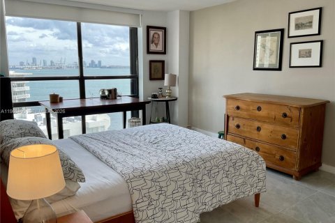 Condo in Miami, Florida, 1 bedroom  № 2031004 - photo 10