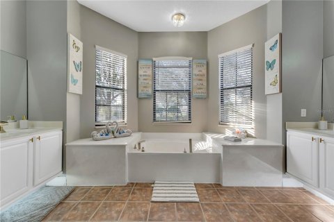 House in Davenport, Florida 7 bedrooms, 335.47 sq.m. № 1833559 - photo 6