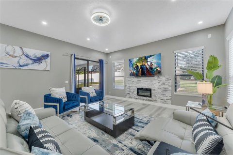 House in Davenport, Florida 7 bedrooms, 335.47 sq.m. № 1833559 - photo 12