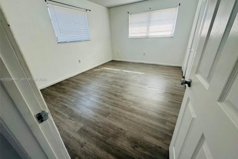 House in Miami, Florida 2 bedrooms, 116.13 sq.m. № 2088181 - photo 16