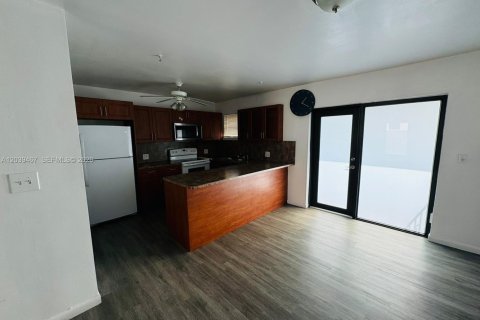 House in Miami, Florida 2 bedrooms, 116.13 sq.m. № 2088181 - photo 6