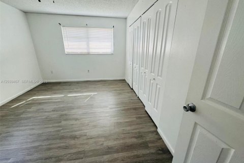House in Miami, Florida 2 bedrooms, 116.13 sq.m. № 2088181 - photo 15