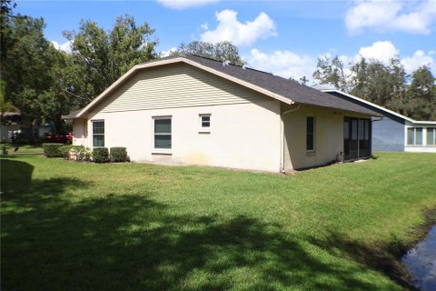 House in New Port Richey, Florida 3 bedrooms, 125.33 sq.m. № 2166829 - photo 30