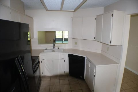 House in New Port Richey, Florida 3 bedrooms, 125.33 sq.m. № 2166829 - photo 9