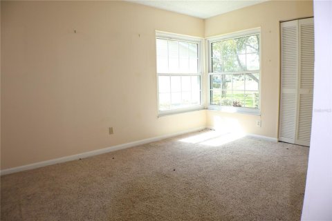 House in New Port Richey, Florida 3 bedrooms, 125.33 sq.m. № 2166829 - photo 15
