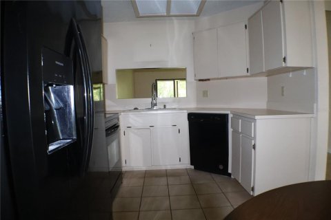 House in New Port Richey, Florida 3 bedrooms, 125.33 sq.m. № 2166829 - photo 8