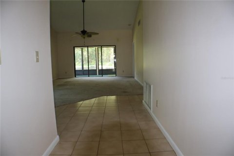 House in New Port Richey, Florida 3 bedrooms, 125.33 sq.m. № 2166829 - photo 6
