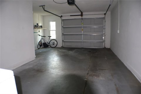 House in New Port Richey, Florida 3 bedrooms, 125.33 sq.m. № 2166829 - photo 23
