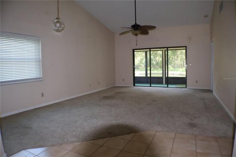 House in New Port Richey, Florida 3 bedrooms, 125.33 sq.m. № 2166829 - photo 3