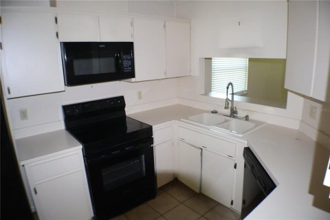 House in New Port Richey, Florida 3 bedrooms, 125.33 sq.m. № 2166829 - photo 10