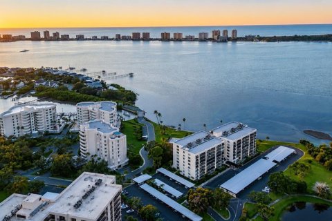 Copropriété à louer à Belleair, Floride: 2 chambres, 129.6 m2 № 2156556 - photo 2