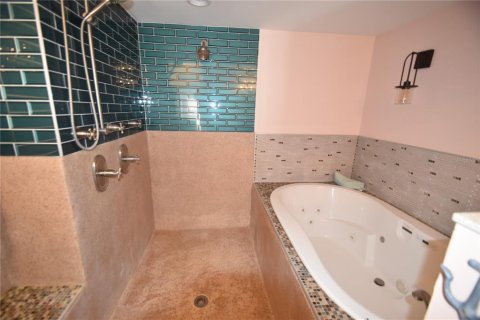 Villa ou maison à vendre à Saint Petersburg, Floride: 5 chambres, 238.76 m2 № 2399383 - photo 11