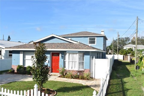 Villa ou maison à Saint Petersburg, Floride 5 chambres, 238.76 m2 № 2399383