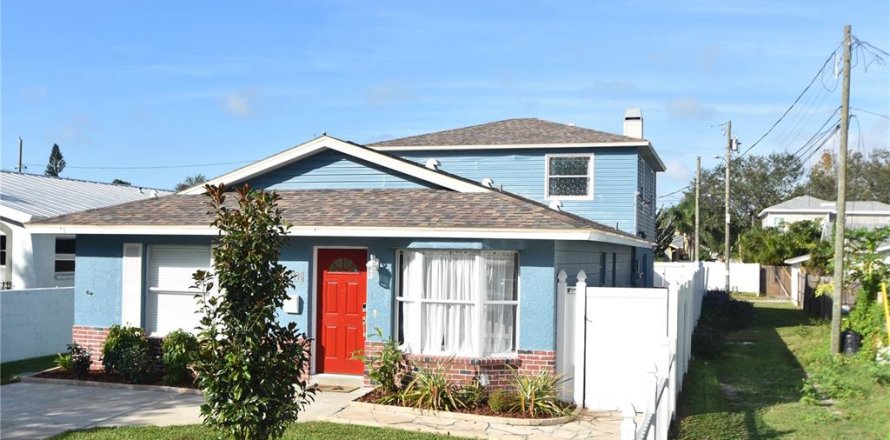 Villa ou maison à Saint Petersburg, Floride 5 chambres, 238.76 m2 № 2399383