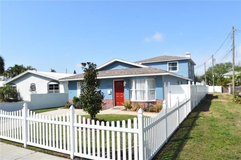 Villa ou maison à vendre à Saint Petersburg, Floride: 5 chambres, 238.76 m2 № 2399383 - photo 2