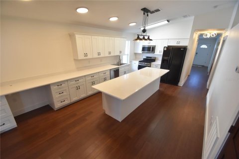 Villa ou maison à vendre à Saint Petersburg, Floride: 5 chambres, 238.76 m2 № 2399383 - photo 18