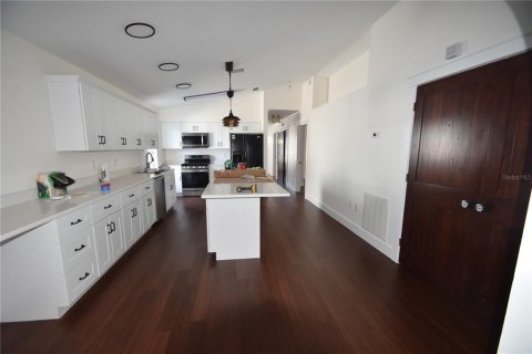 Villa ou maison à vendre à Saint Petersburg, Floride: 5 chambres, 238.76 m2 № 2399383 - photo 13