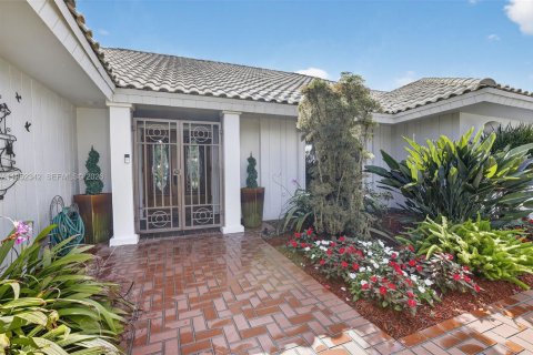 Купить виллу или дом в Плантация, Флорида 5 спален, 299.42м2, № 2009912 - фото 7