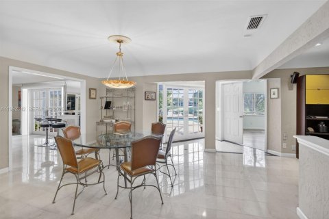 Купить виллу или дом в Плантация, Флорида 5 спален, 299.42м2, № 2009912 - фото 23