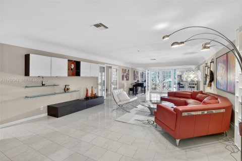 Купить виллу или дом в Плантация, Флорида 5 спален, 299.42м2, № 2009912 - фото 8