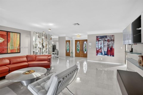 Купить виллу или дом в Плантация, Флорида 5 спален, 299.42м2, № 2009912 - фото 11