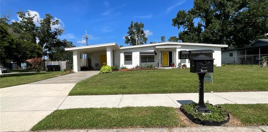House in Orlando, Florida 3 bedrooms, 124.95 sq.m. № 2200714