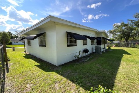 House in Orlando, Florida 3 bedrooms, 124.95 sq.m. № 2200714 - photo 2