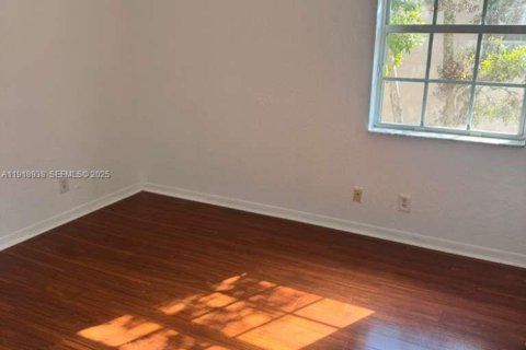 Снять в аренду виллу или дом в Санрайз, Флорида 4 спальни, 171.68м2, № 1976393 - фото 9