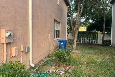 Снять в аренду виллу или дом в Санрайз, Флорида 4 спальни, 171.68м2, № 1976393 - фото 20