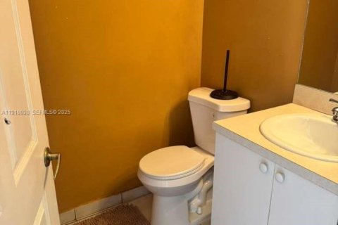 Снять в аренду виллу или дом в Санрайз, Флорида 4 спальни, 171.68м2, № 1976393 - фото 13