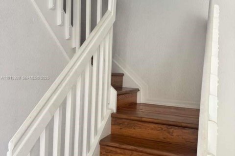 Снять в аренду виллу или дом в Санрайз, Флорида 4 спальни, 171.68м2, № 1976393 - фото 17