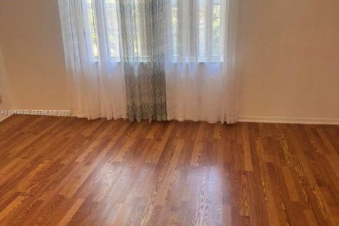 Снять в аренду виллу или дом в Санрайз, Флорида 4 спальни, 171.68м2, № 1976393 - фото 7