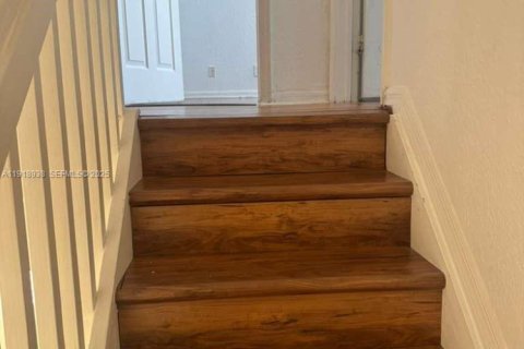 Снять в аренду виллу или дом в Санрайз, Флорида 4 спальни, 171.68м2, № 1976393 - фото 15