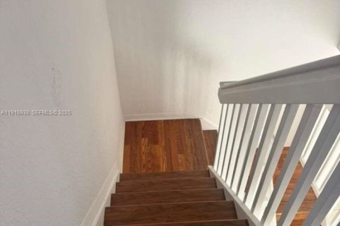 Снять в аренду виллу или дом в Санрайз, Флорида 4 спальни, 171.68м2, № 1976393 - фото 16