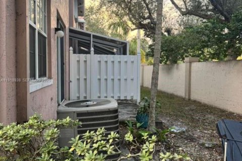 Снять в аренду виллу или дом в Санрайз, Флорида 4 спальни, 171.68м2, № 1976393 - фото 3