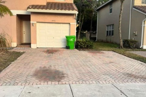 Снять в аренду виллу или дом в Санрайз, Флорида 4 спальни, 171.68м2, № 1976393 - фото 1