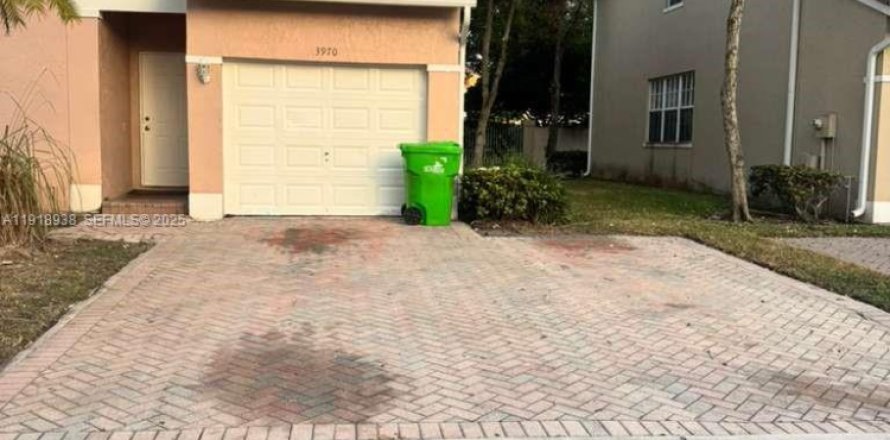 Дом в Санрайз, Флорида 4 спальни, 171.68м2 № 1976393