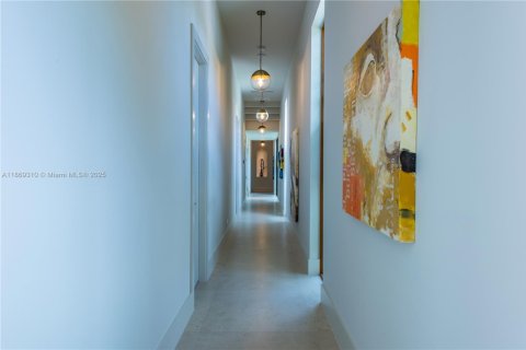 Villa ou maison à louer à Miami, Floride: 6 chambres, 416.39 m2 № 1979396 - photo 28