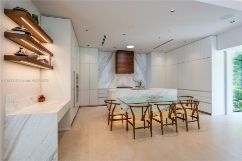 Villa ou maison à louer à Miami, Floride: 6 chambres, 416.39 m2 № 1979396 - photo 17