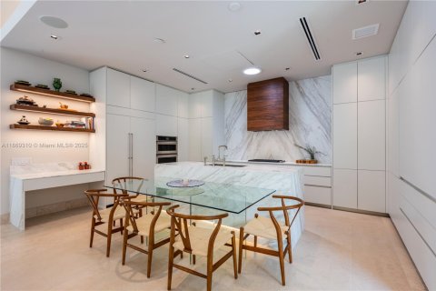 Villa ou maison à louer à Miami, Floride: 6 chambres, 416.39 m2 № 1979396 - photo 18