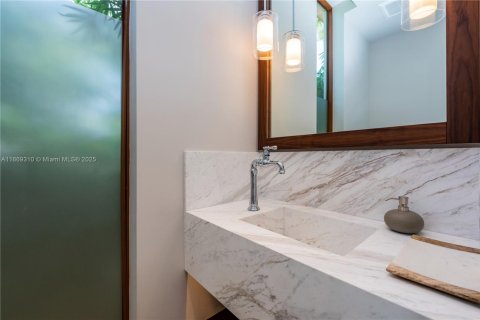 Villa ou maison à louer à Miami, Floride: 6 chambres, 416.39 m2 № 1979396 - photo 27